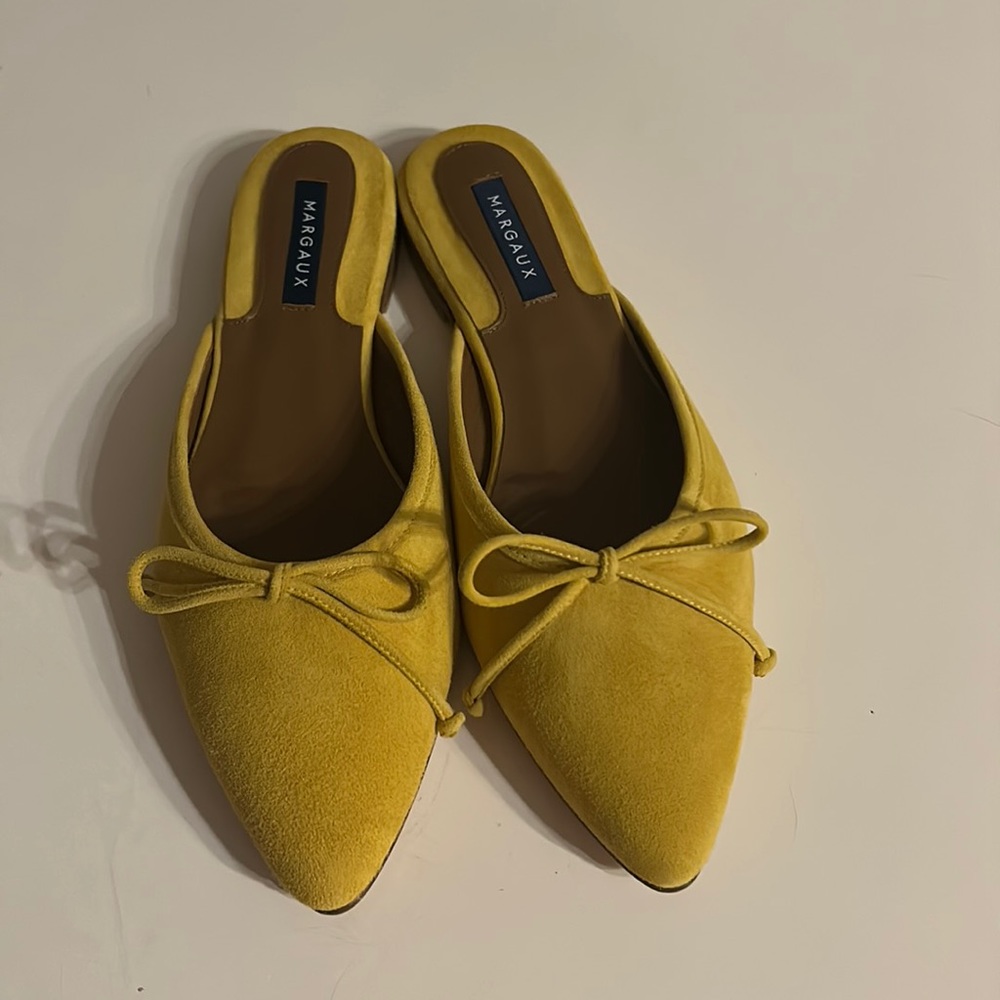 Margaux ‘Ballet Mule’ size 38 in yellow suede. Never worn. Box and dust bag